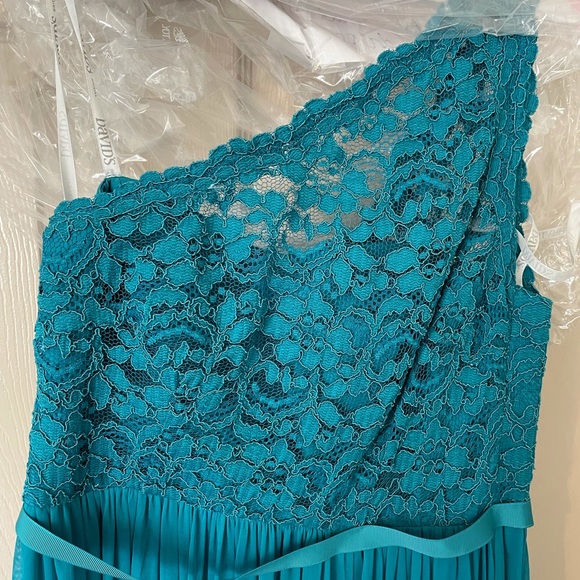 David’s Bridal dress- size 10 - Picture 3 of 3